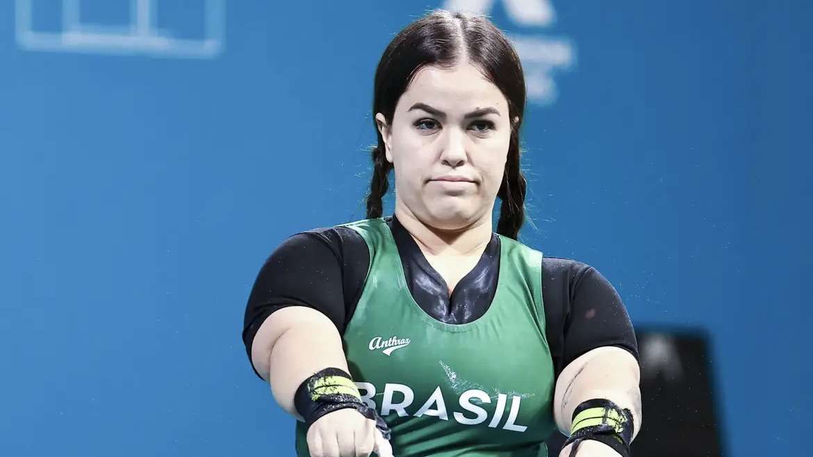 Mariana D’Andrea alcança a prata na copa do mundo de halterofilismo, chinesa Han Miaiyu leva ouro