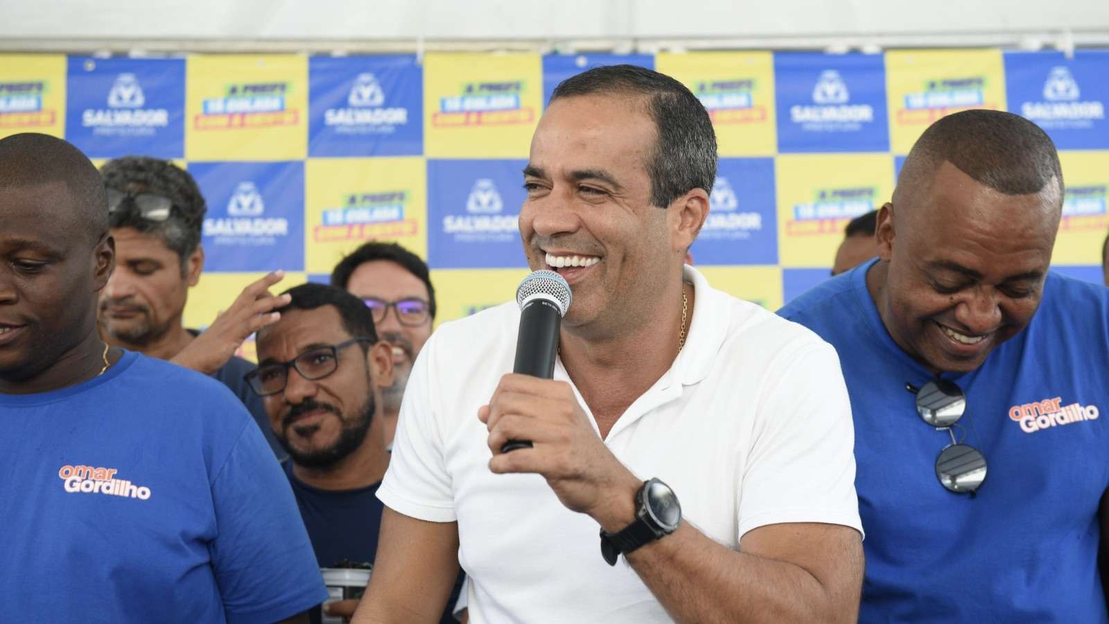 Prefeitura de Salvador entrega reforma de campo esportivo em Paripe, com grama sintética e infraestrutura modernizada