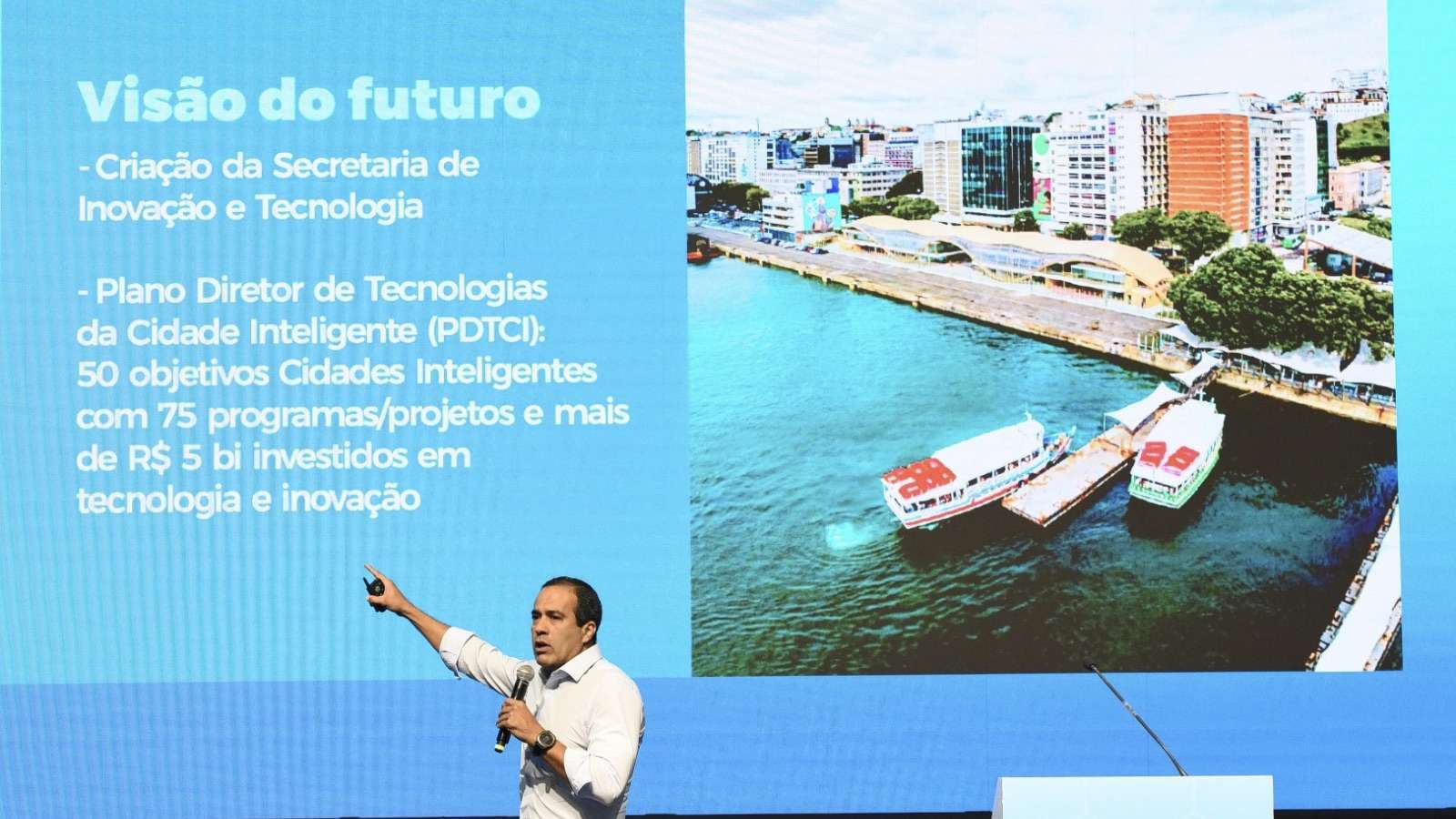 Prefeito Bruno Reis anuncia investimento de R$100 milhões em centro de operações de Salvador durante evento sobre cidades inteligentes.