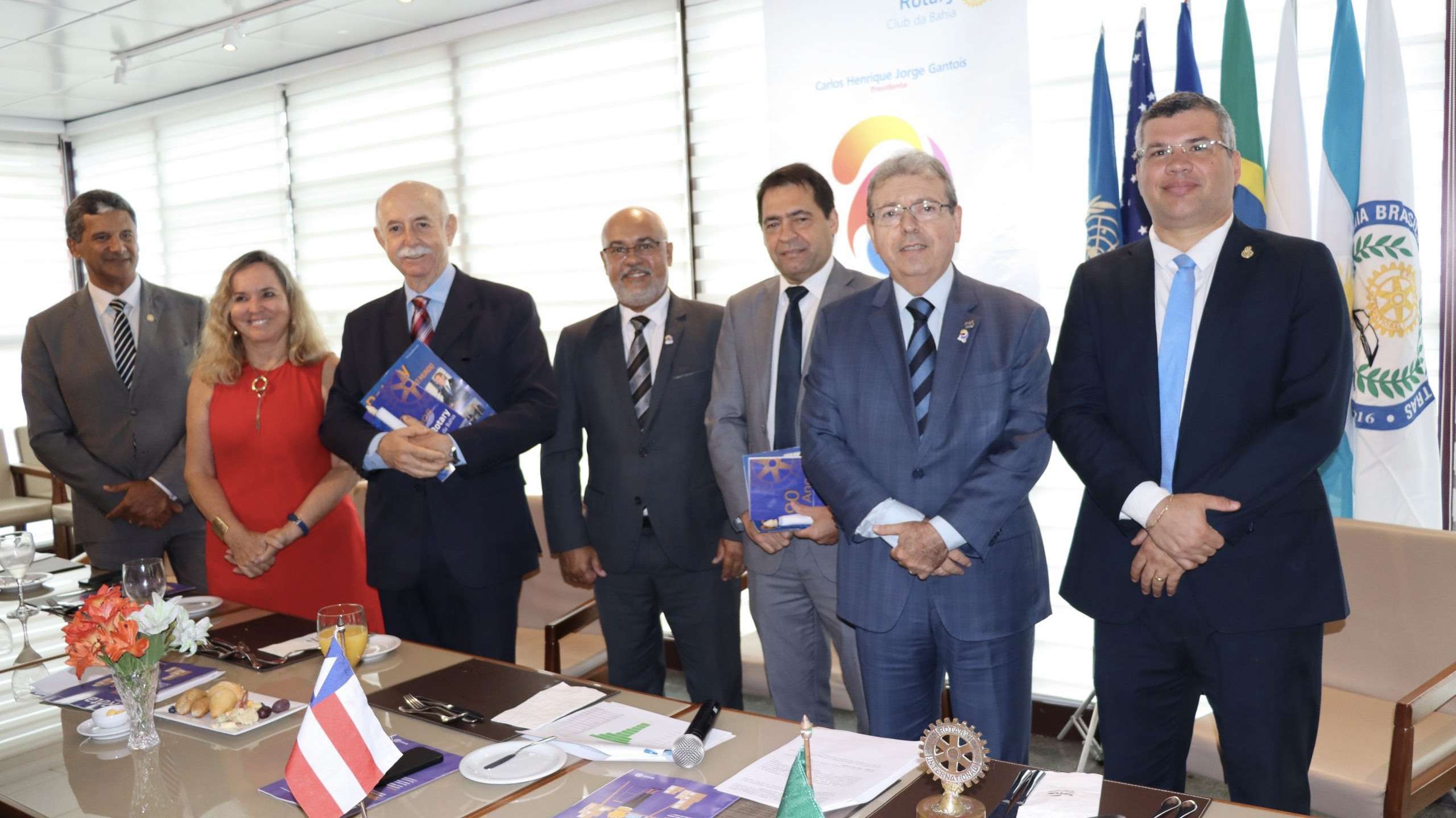 Desembargador do TJBA promove campanha de dedução do imposto de renda para crianças e adolescentes em palestra para o Rotary Club da Bahia