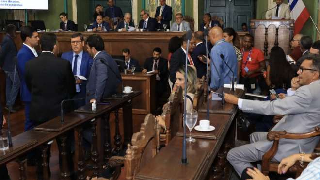 Câmara de Salvador aprova reajuste de salários e projetos importantes