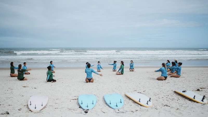 Águas de Gaia projeto de surf feminino retorna à Bahia promovendo empoderamento e saúde integrada