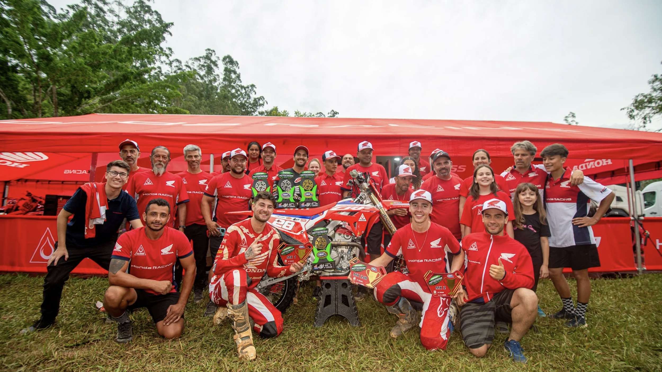 Honda Racing assume liderança da MX1 e domina segunda etapa do brasileiro de motocross.