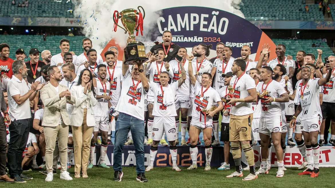Vitória alcança título baiano após empate em clássico com o Bahia