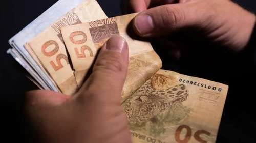 Salário mínimo pode ser reajustado para R$ 1.502 em 2025