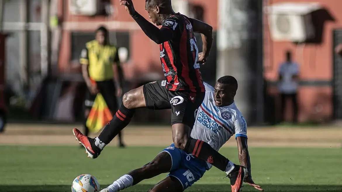Vitória conquista virada emocionante sobre o Bahia no primeiro jogo da final do Baianão