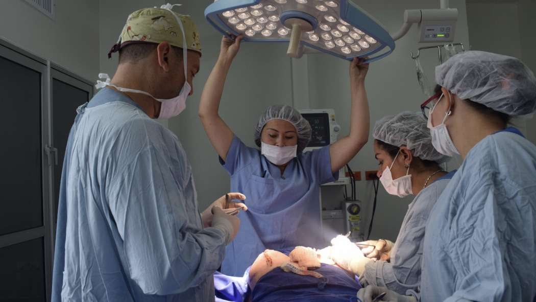 Aumento alarmante cirurgias plásticas em adolescentes preocupam especialistas