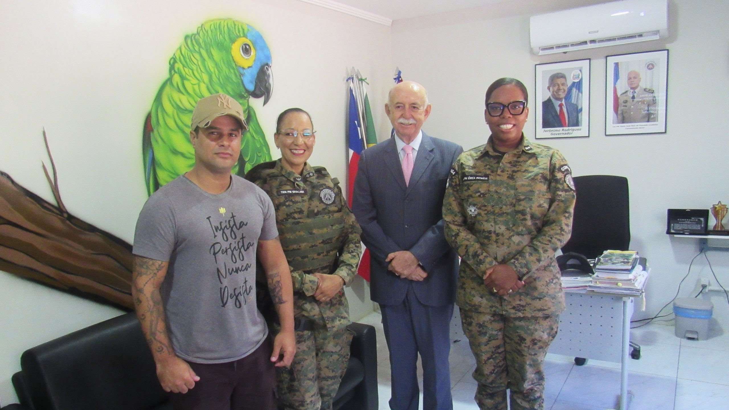 Desembargador do TJBA parabeniza soldado da PMBA por atuação em resgates no Rio Grande do Sul.