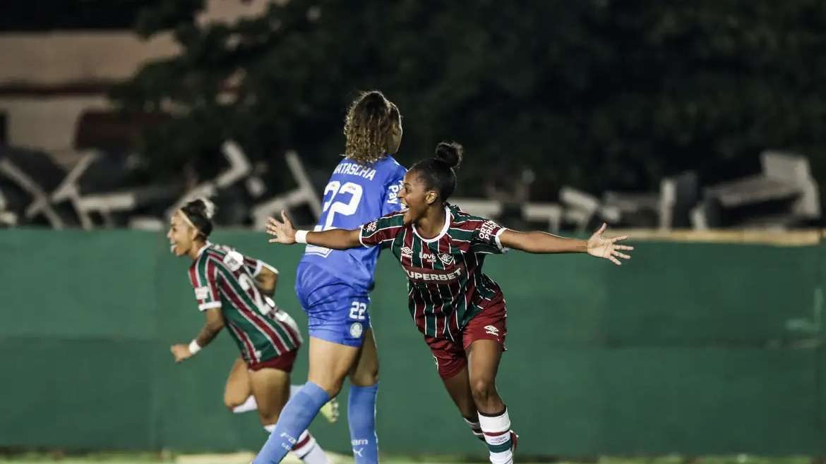 Fluminense vence Palmeiras e se aproxima das quartas de final do brasileiro feminino