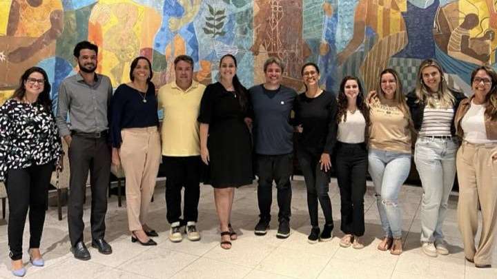 Wish Hotel da Bahia e oquei entretenimento celebram parceria em noite de festa.
