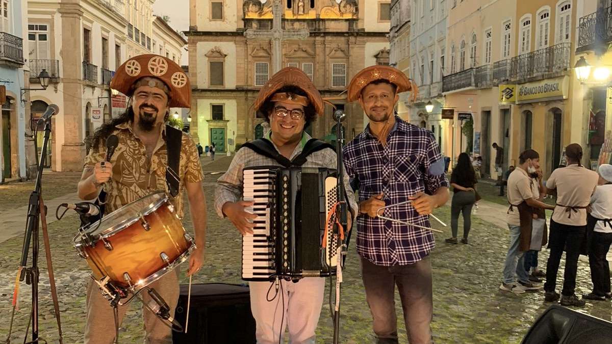 Sanfoneiro Gel Barbosa esquenta Salvador com série de shows de forró