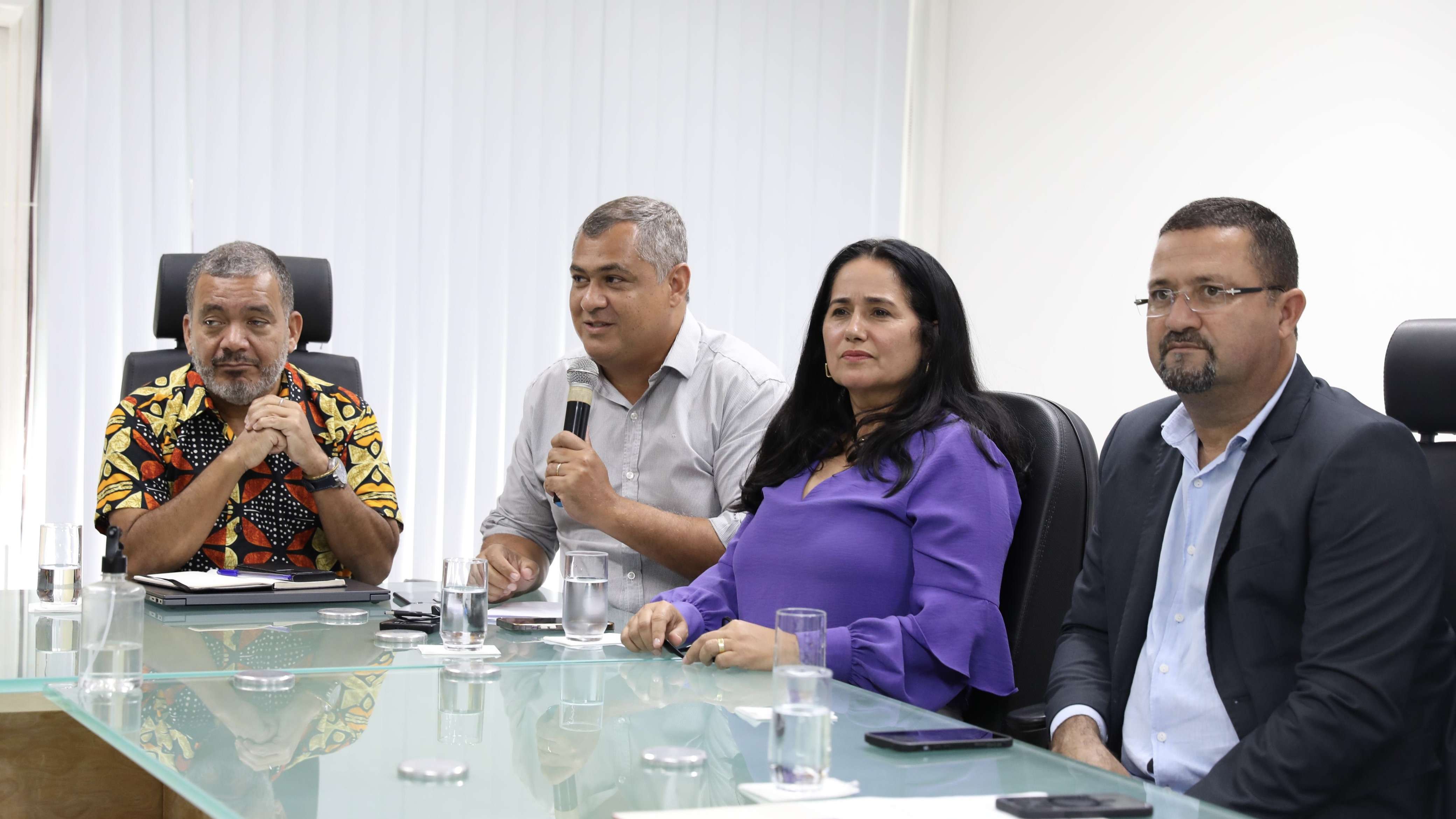 Reunião debate agroindústria familiar e alimentação escolar na Bahia.