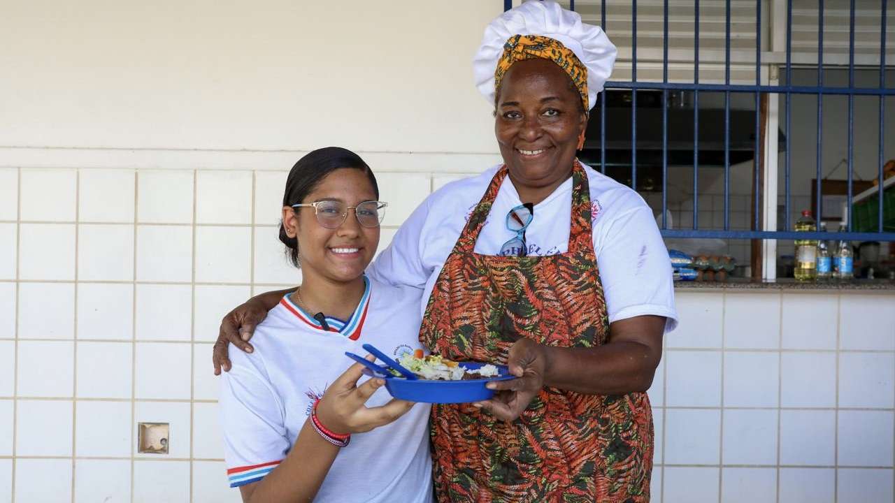 Cozinheiras transformam ingredientes em nutrição e afeto nas escolas estaduais da Bahia
