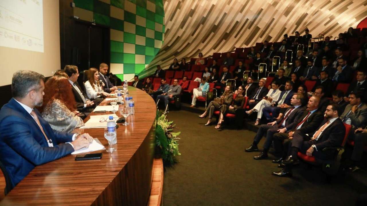 Debate sobre cota de gênero marca congresso de direito eleitoral