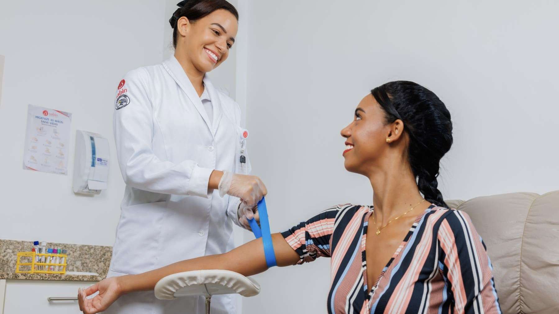 Monitoramento do diabetes ajuda a prevenir quadros graves da doença.