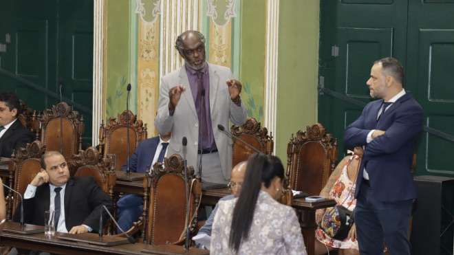 Câmara Municipal de Salvador aprova emenda para combate ao racismo e LGBTfobia na LDO