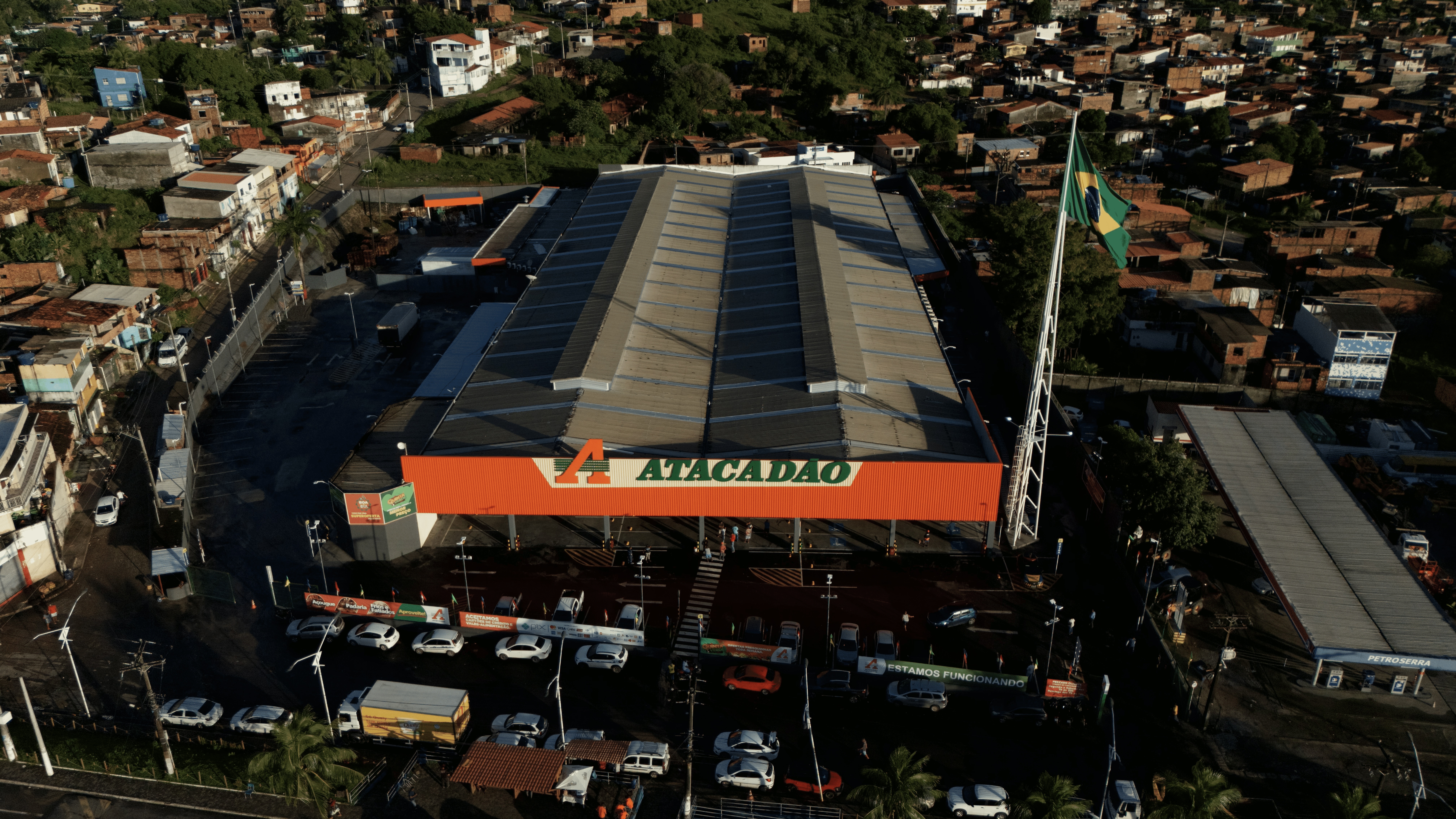 André Guimarães engenharia inaugura novo Atacadão em Itaparica