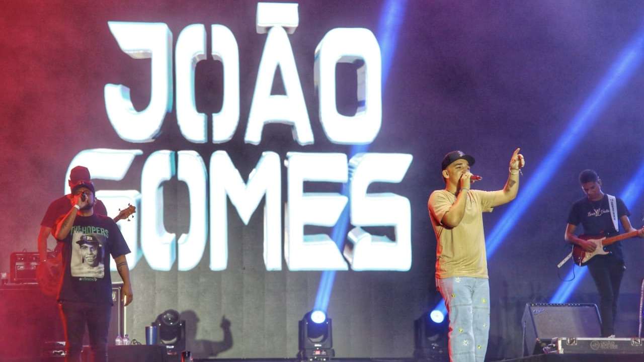 João Gomes e Psirico levam o público ao delírio no São João da Bahia.