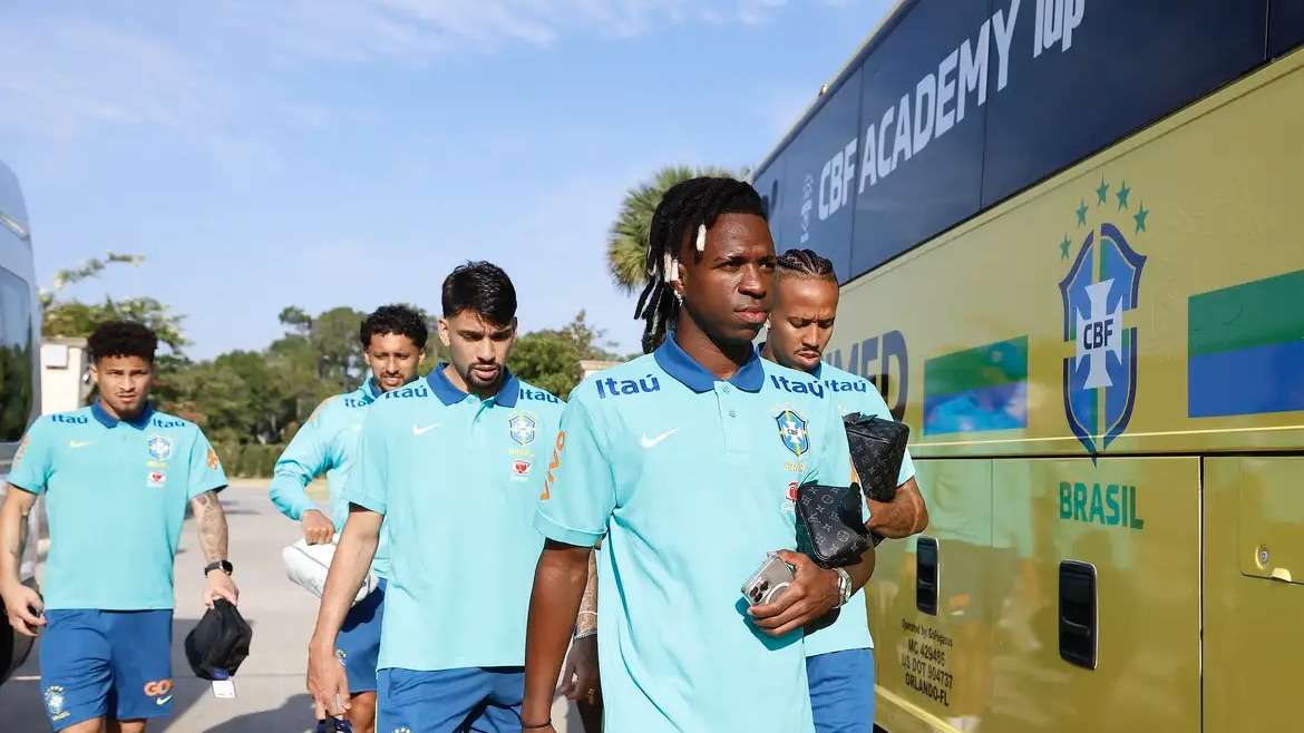 Seleção brasileira treina e embarca para o Texas para amistoso preparatório.