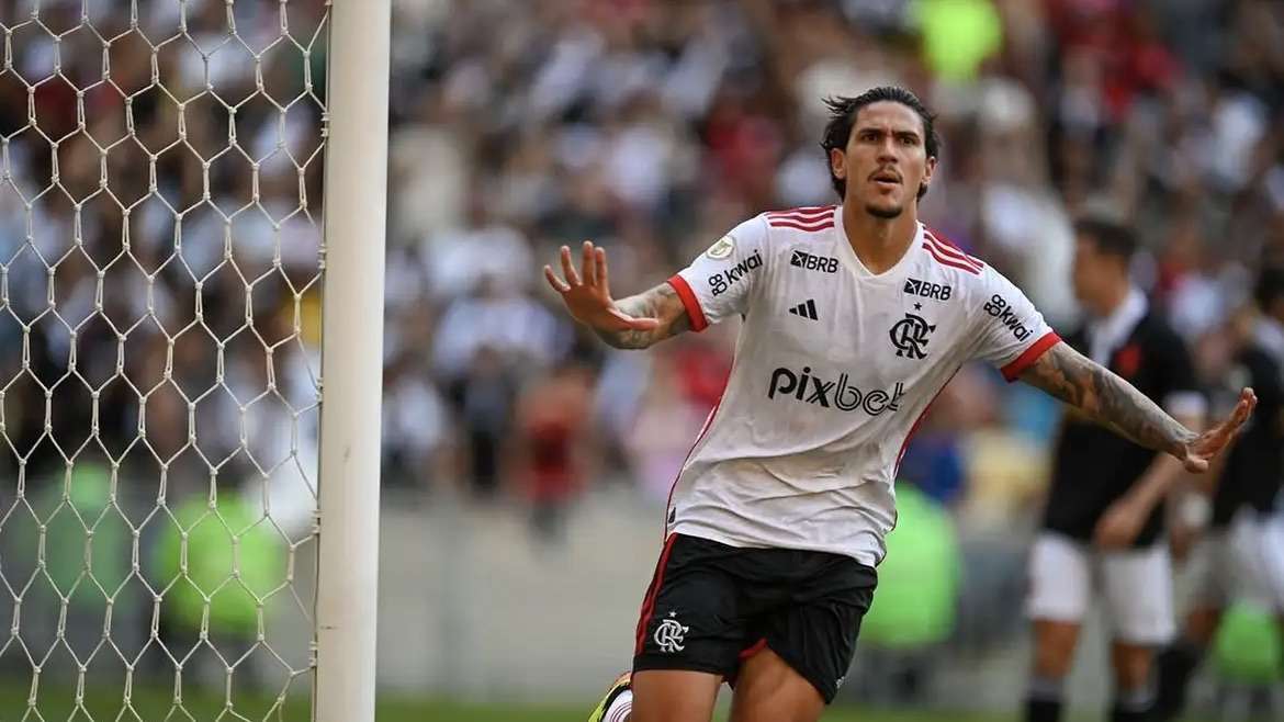 Flamengo aplica goleada histórica no vasco e assume liderança provisória do brasileirão.