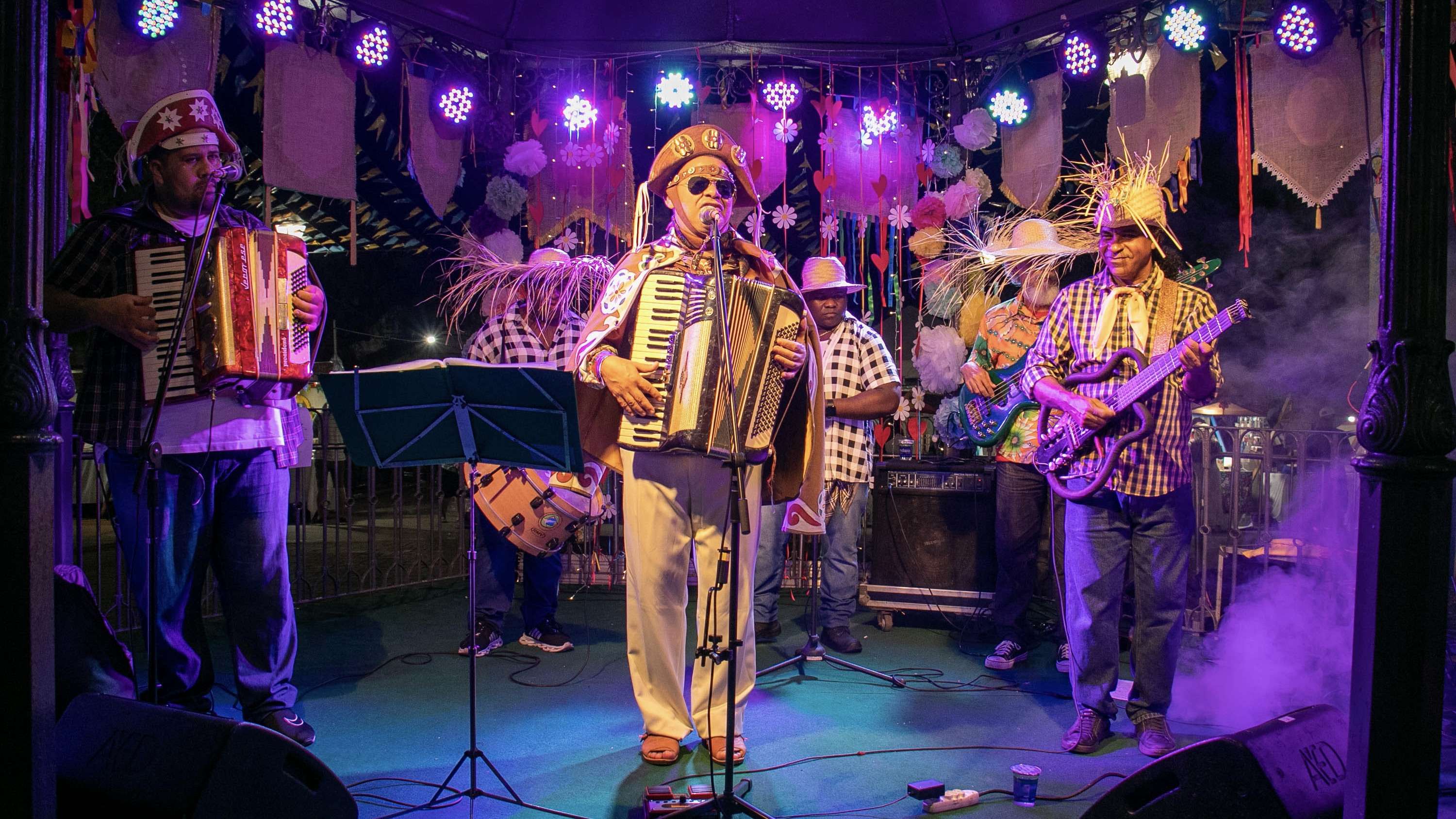 “Rei do Baião” encanta visitantes no centro histórico de Salvador