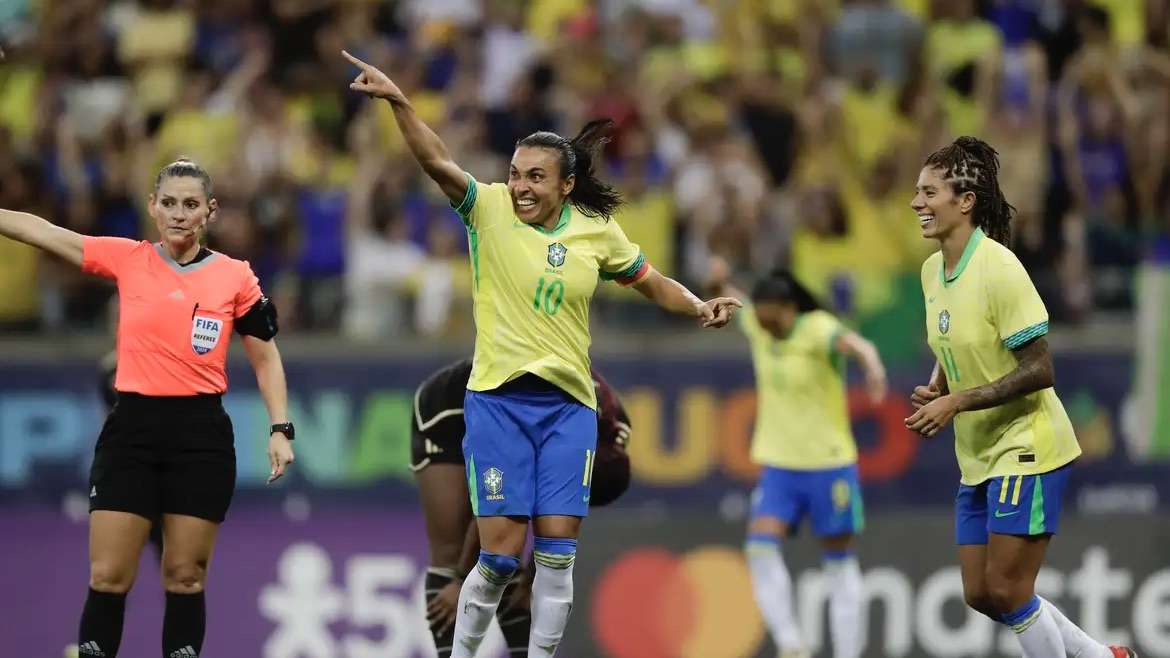 Brasil goleia Jamaica em amistoso na Arena Pernambuco