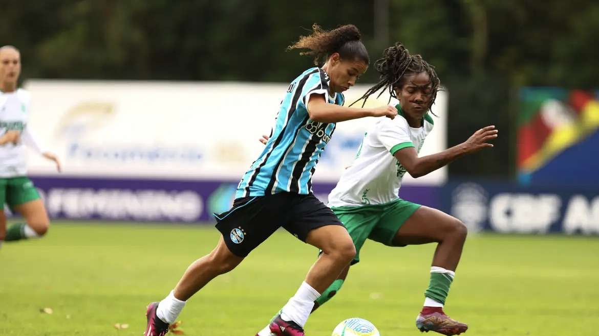Grêmio e América-MG empatam em 1 a 1 em jogo adiado.