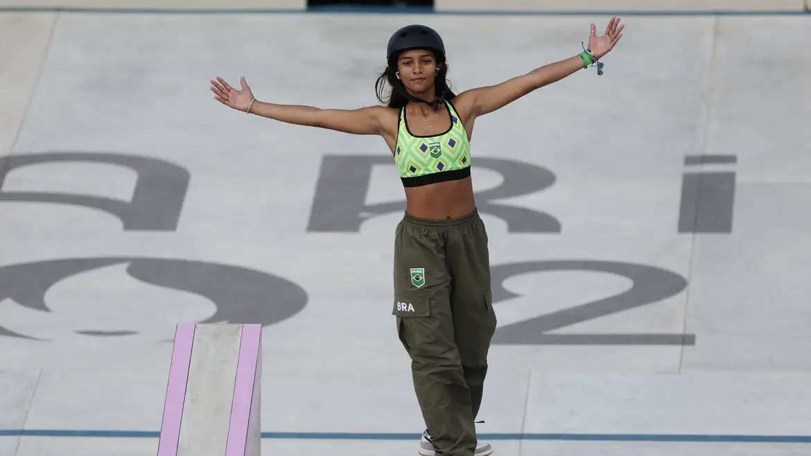 Rayssa Leal brilha em Paris e conquista bronze no skate street feminino