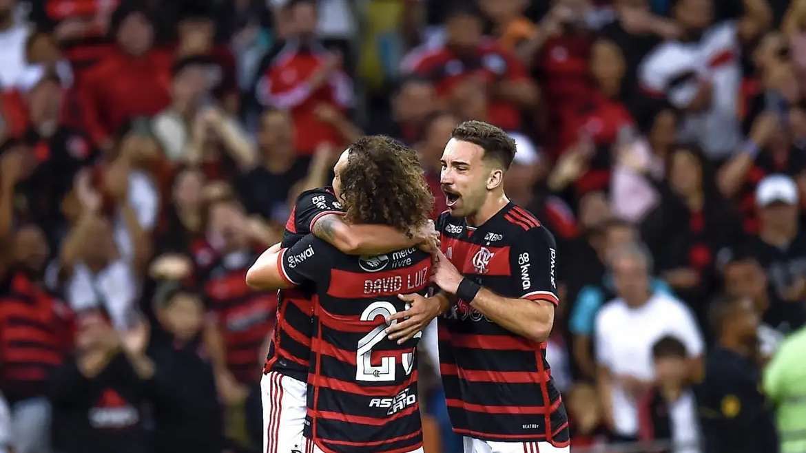 Flamengo derrota cruzeiro e assume liderança isolada do brasileiro.