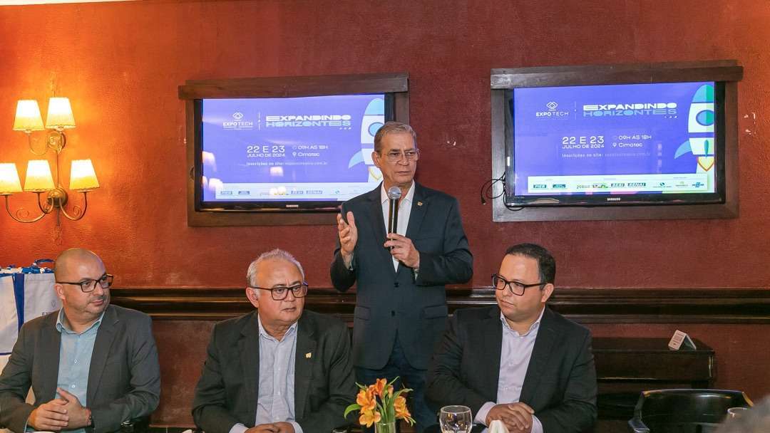 ExpoTech 2024 apresenta novas tecnologias e tendências de mercado para setores de saneantes, cosméticos e tintas.