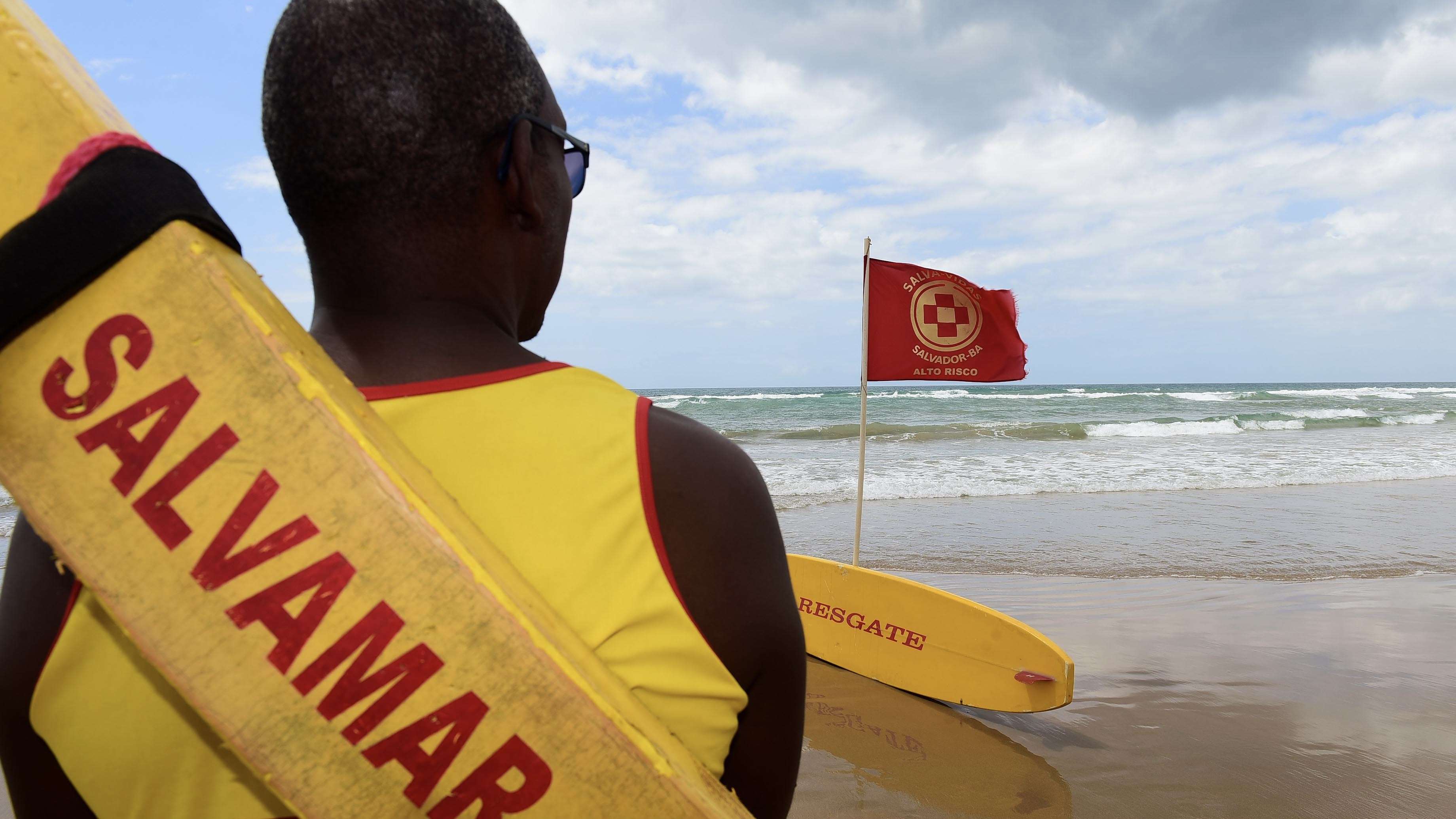 Cuidados essenciais nas praias de Salvador no inverno, alerta Salvamar