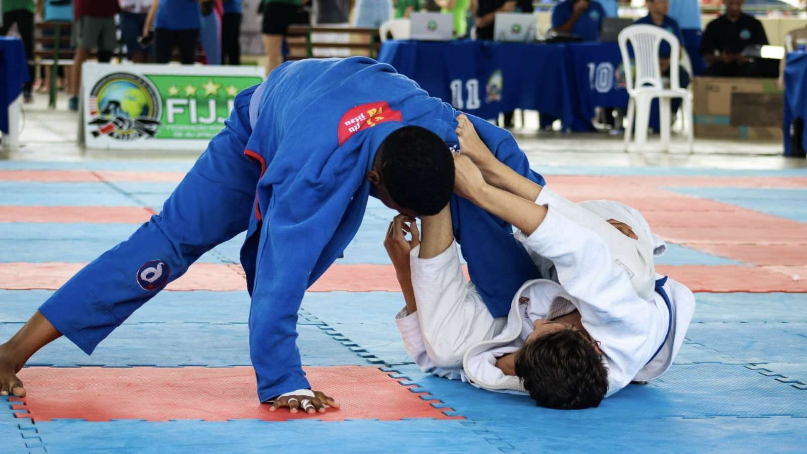 Estudante de Juazeiro brilha no Campeonato Baiano de Jiu-jitsu e conquista duas medalhas de ouro
