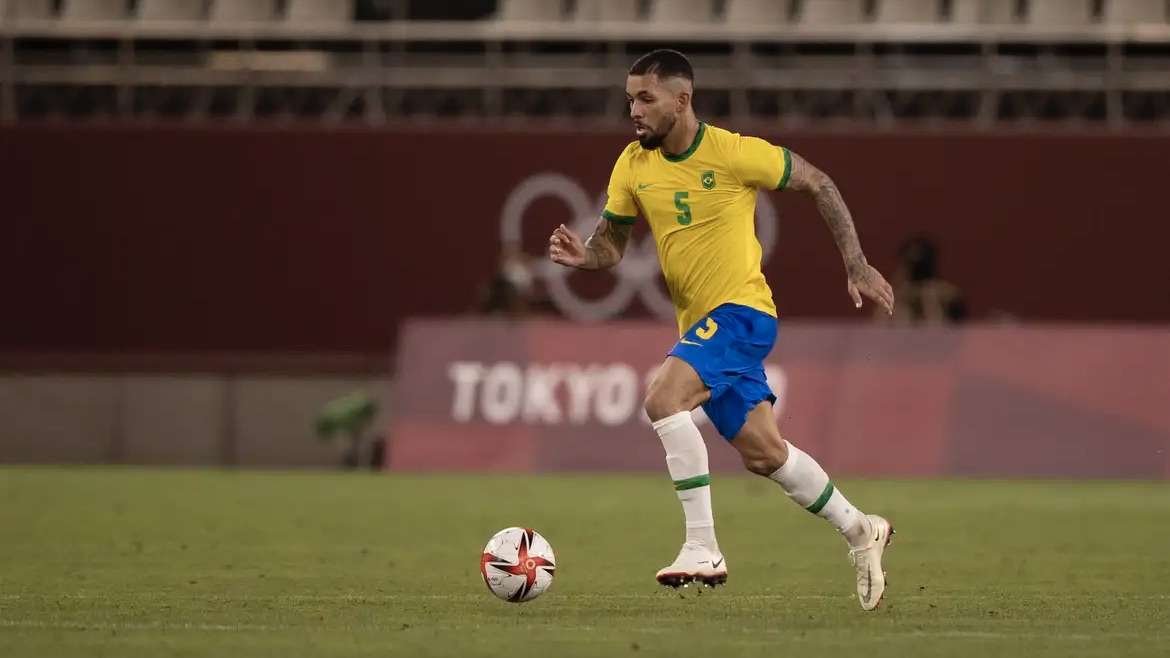 Juventus anuncia contratação de Douglas Luiz