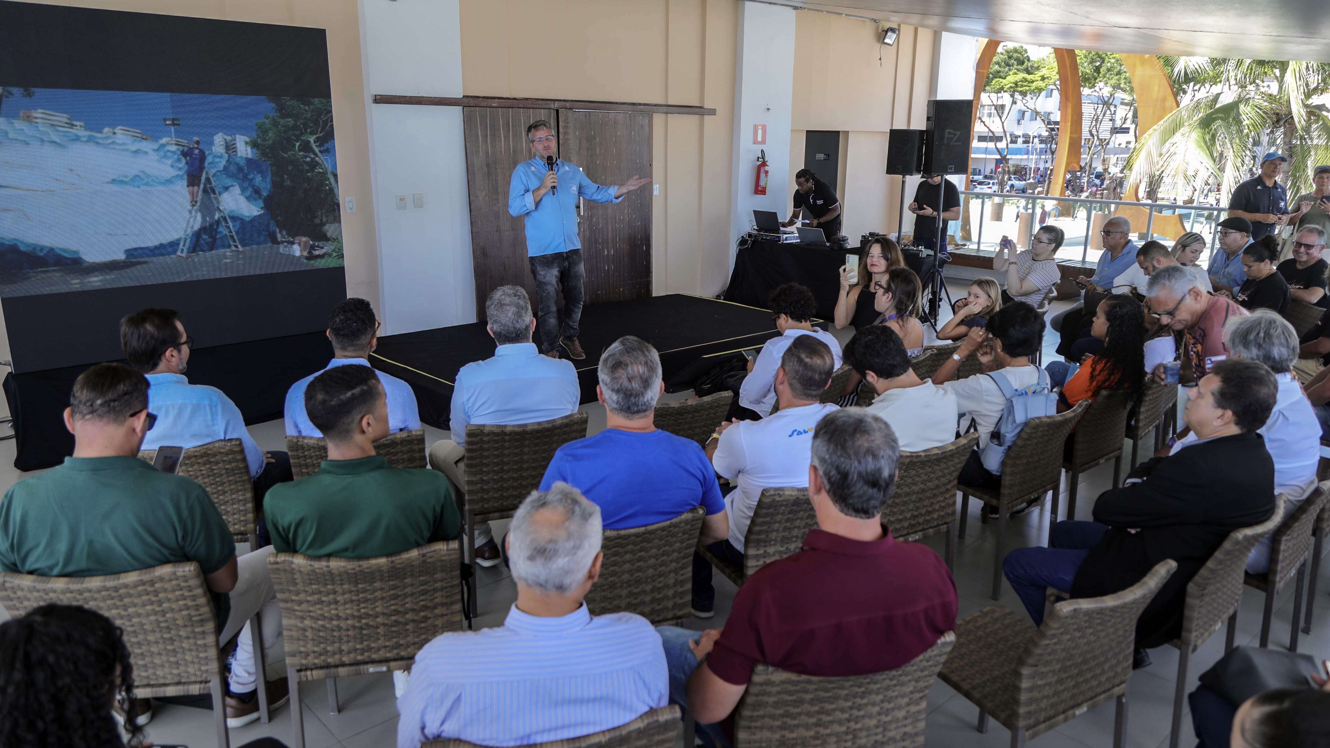 Ação especial abre temporada de observação de baleias-jubarte em Salvador