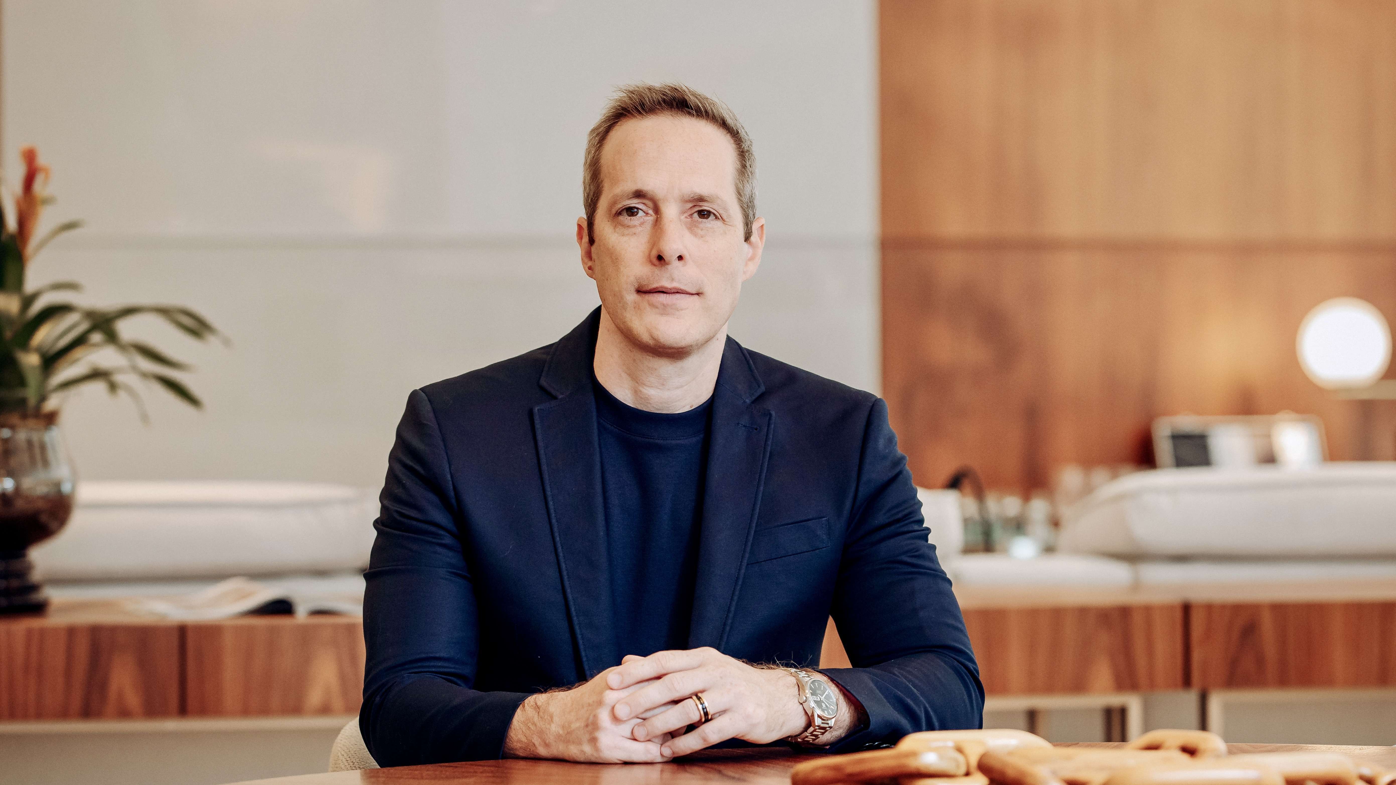 Cirurgião Dr. Victor Pochat eleva padrões em rejuvenescimento facial com técnicas revolucionárias em Salvador