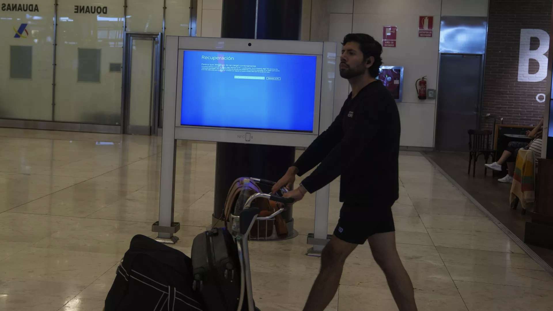 Falha da microsoft paralisa sistemas cibernéticos ao redor do mundo