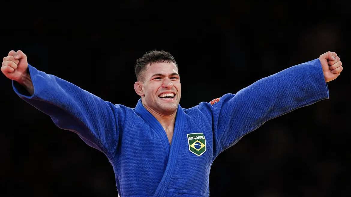 Judô brasileiro brilha em Paris, Willian Lima conquista prata e Larissa Pimenta fica com o bronze
