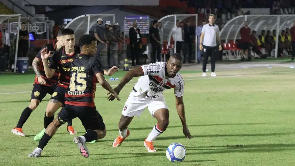 Sport marca nos acréscimos e empata com Botafogo-São Paulo