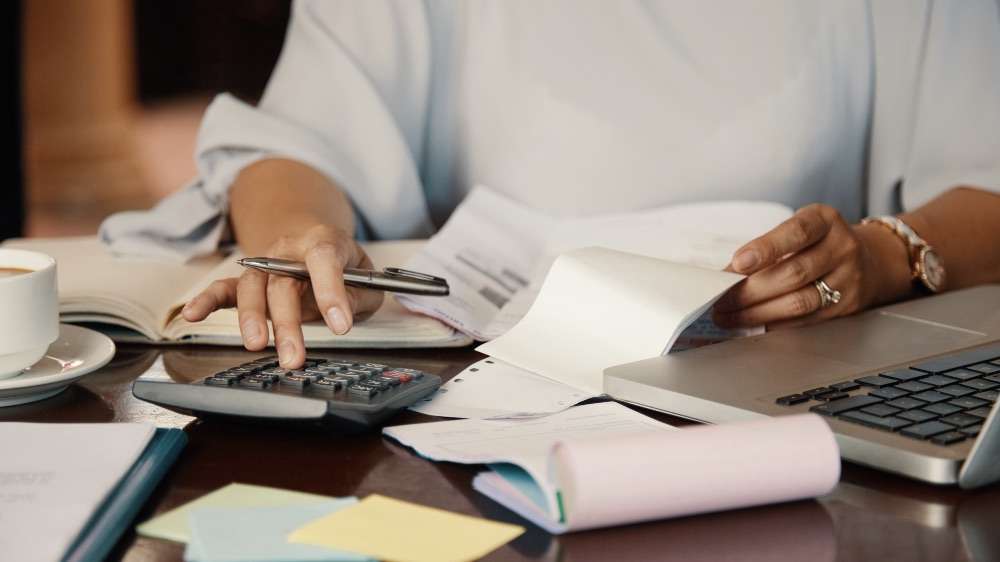 Especialista orienta cuidado nas contas pós-férias para manter o orçamento familiar em ordem