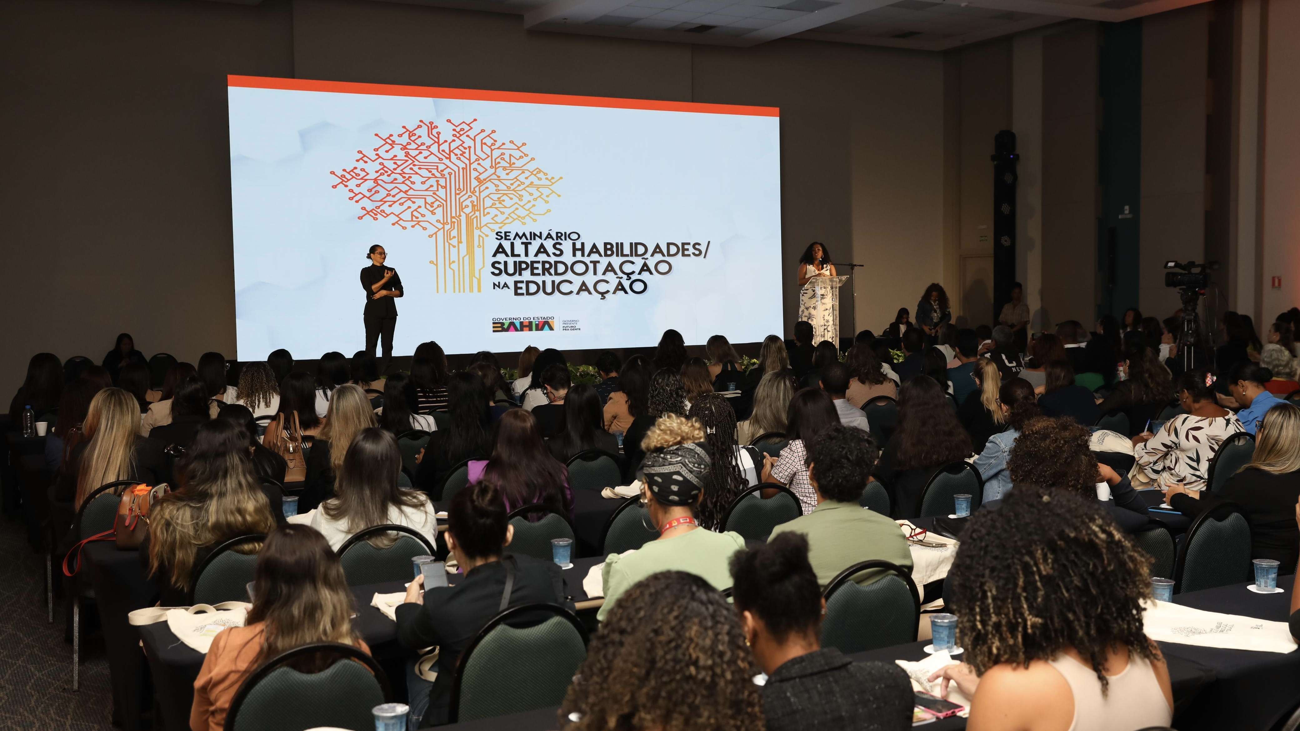 Seminário da SEC Bahia debate inclusão de estudantes com altas habilidades e superdotação