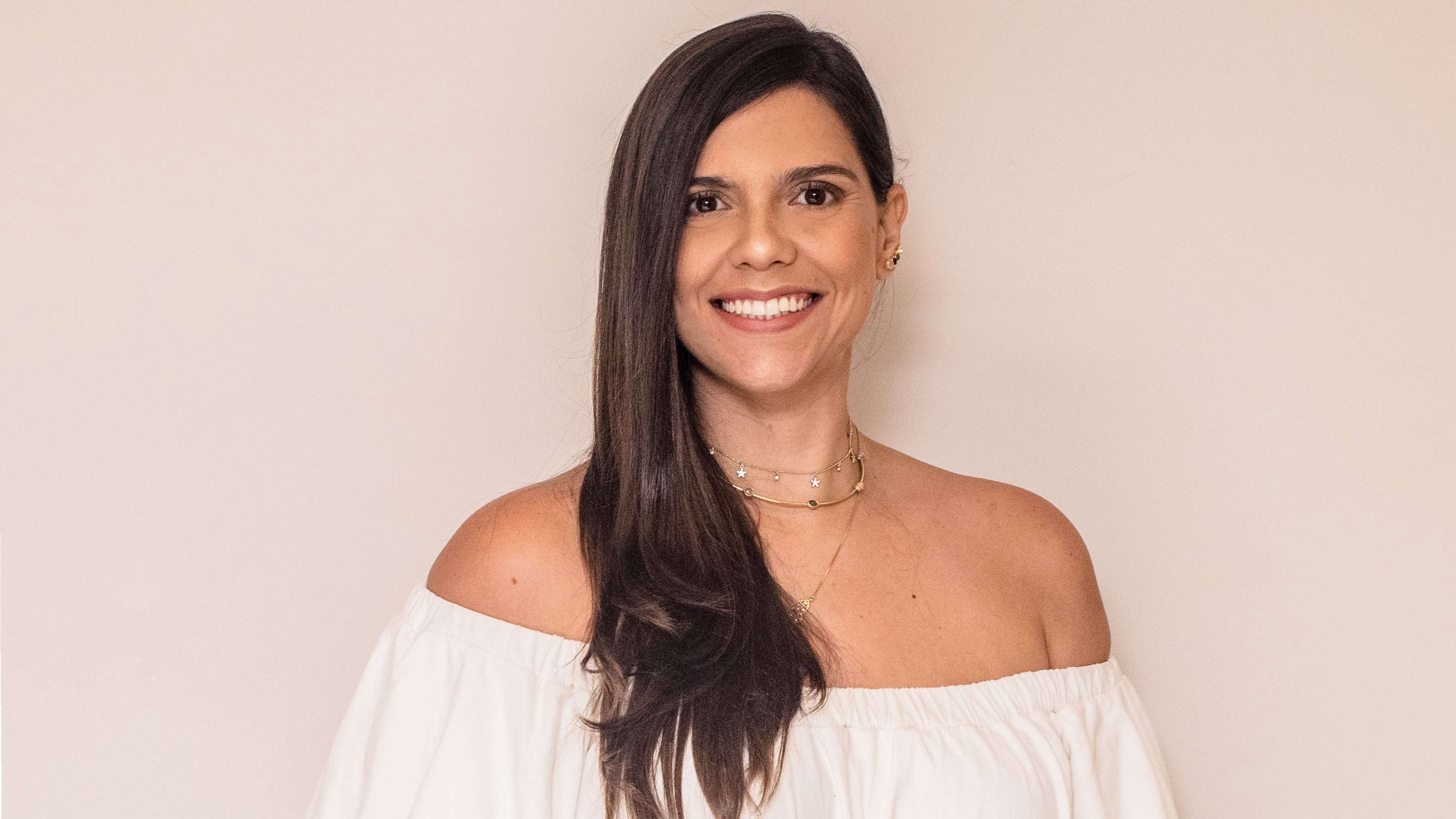 Premiada arquiteta Natália Coelho estreia na mostra Casas Conceito 2024 com a vibrante cozinha Dom Amaro