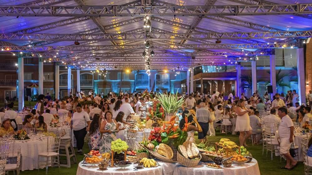 Réveillon 2024-2025 em Costa do Sauípe terá festas com Durval Lelys, Timbalada e Carla Cristina prometem animação e sofisticação