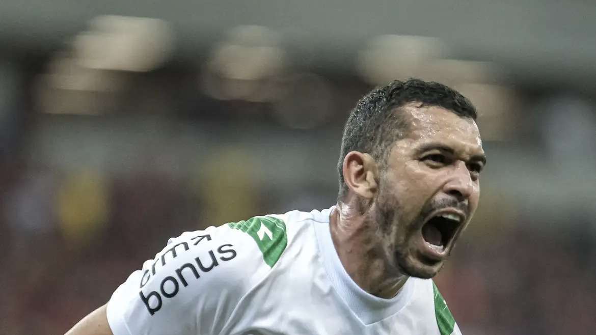 Coritiba supera sport por 1 a 0 na Arena Pernambuco.