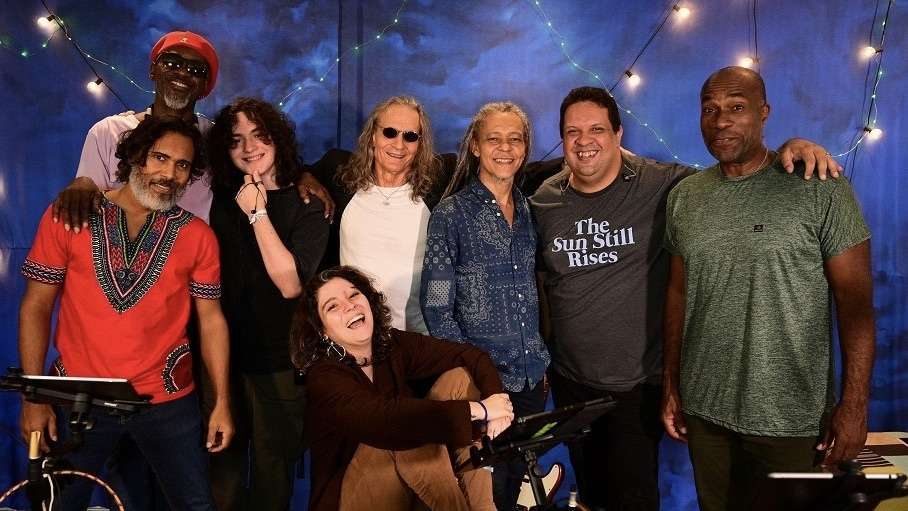 Banda Terráquea mistura blues e samba com participação das ganhadeiras de Itapuã em show especial.