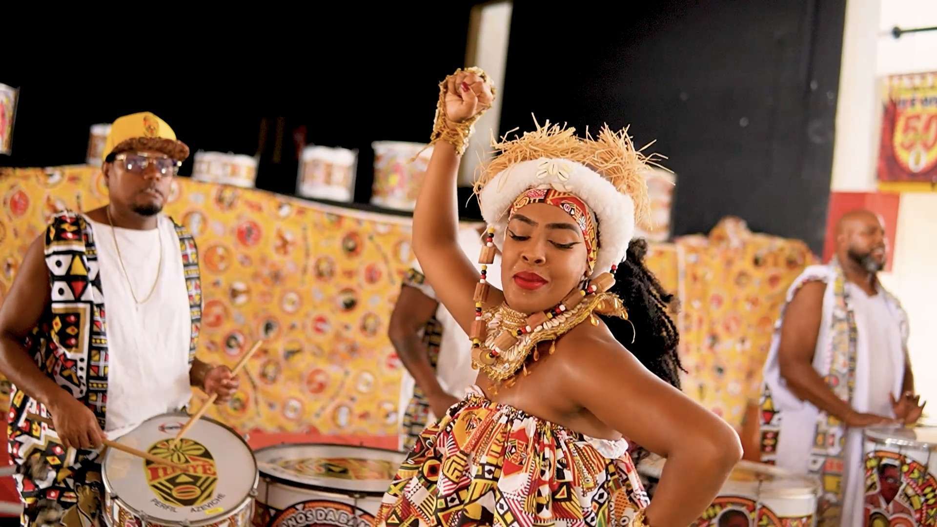 TVE apresenta documentário inédito sobre a influência do candomblé nos blocos Afro de Salvador.