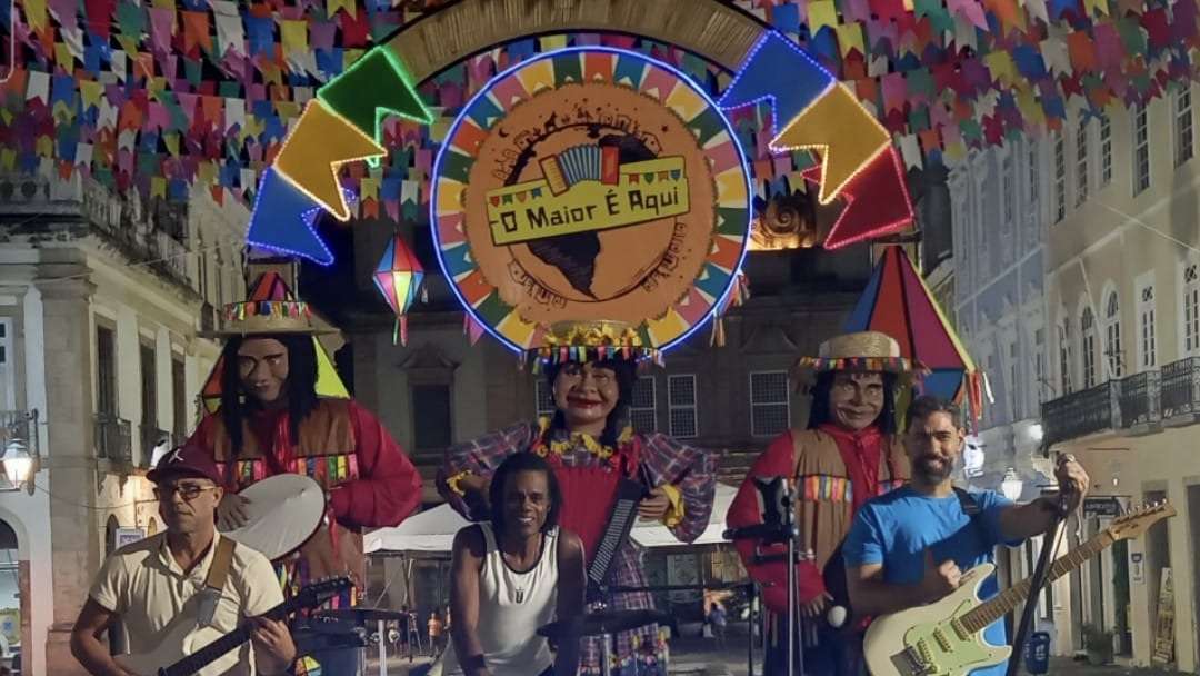 Palco do cruzeiro agita Salvador com programação musical diversificada.
