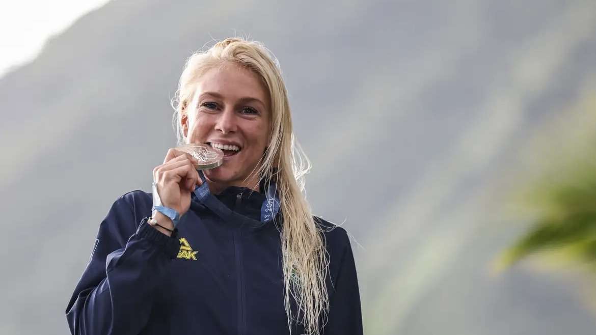 Tati Weston-Webb conquista prata no surfe feminino dos jogos de Paris