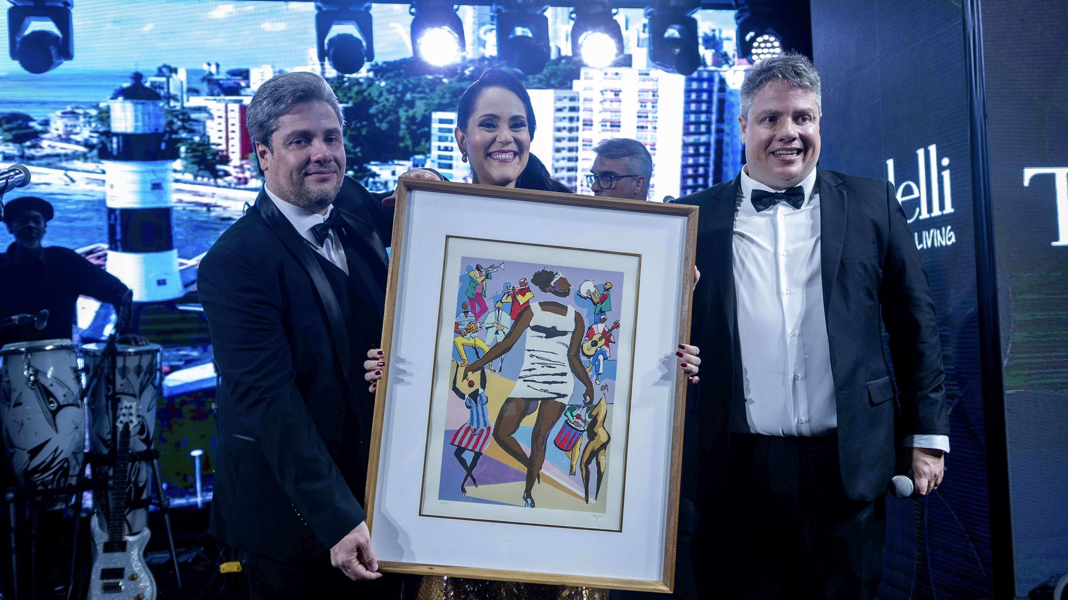 Baile do Hotel celebra 70 anos do WISH Hotel da Bahia e 18 anos da oquei entretenimento com glamour e alta gastronomia.