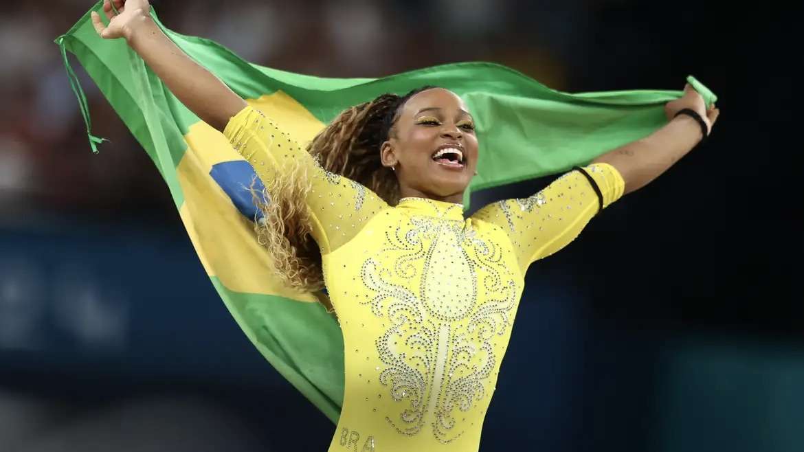 Rebeca Andrade celebra prata em Paris e destaca trabalho em equipe como chave para o sucesso