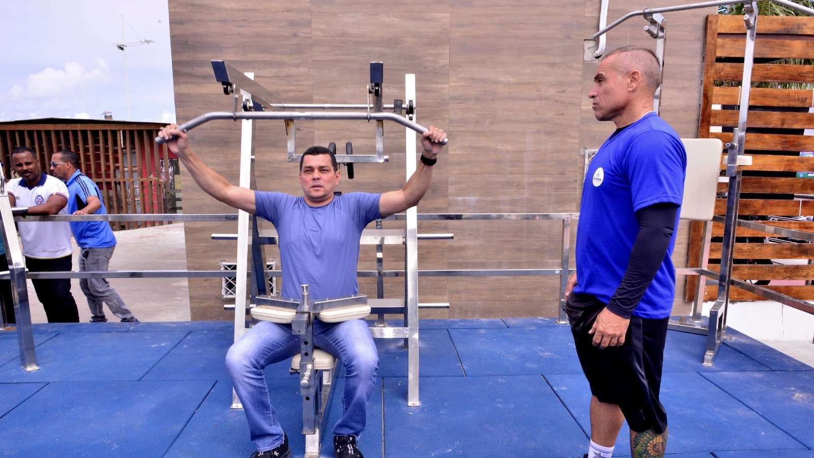 Salvador inaugura quinta academia pública ao ar livre na orla de Itapuã